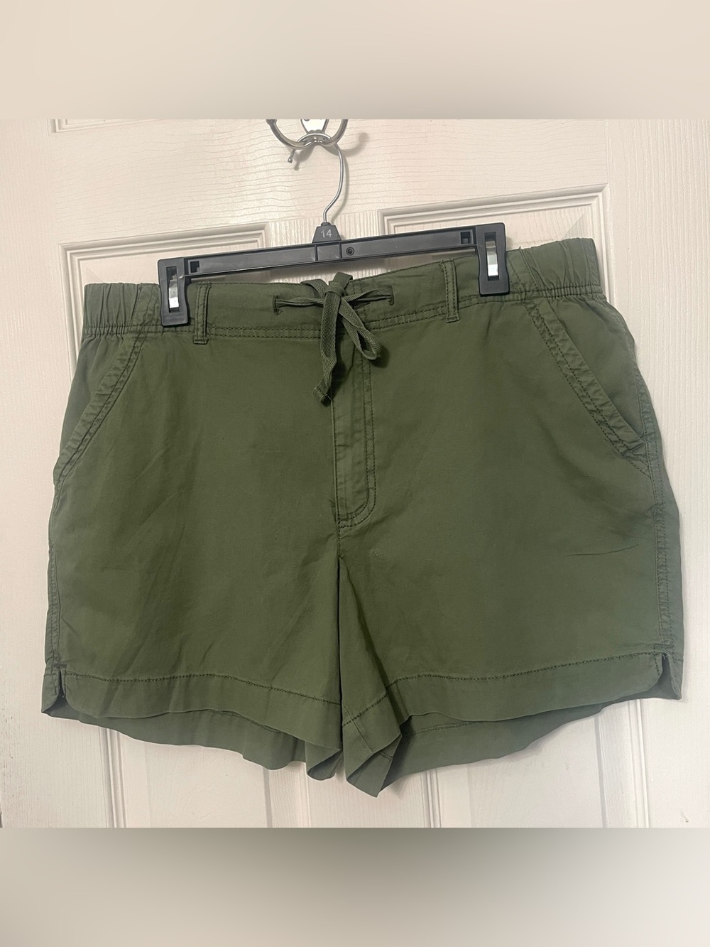 Sonoma Women’s Olive Green Mid-Rise Shorts Sz XL NWT